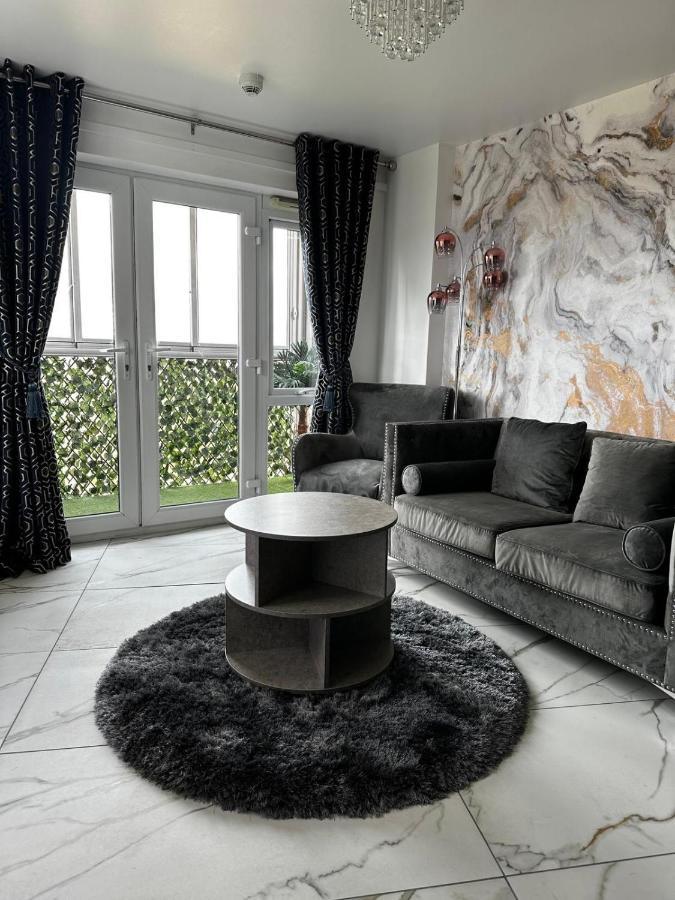 Two Bed Apartment With Balcony Slough,Windsor,Legoland מראה חיצוני תמונה